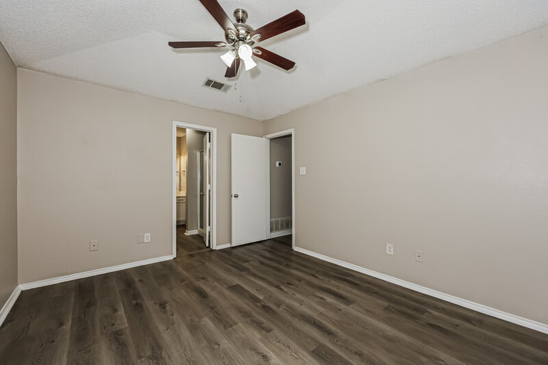 2,060/Mo, 621 Hollyberry Dr Mansfield, TX 76063 Main Bedroom View 2