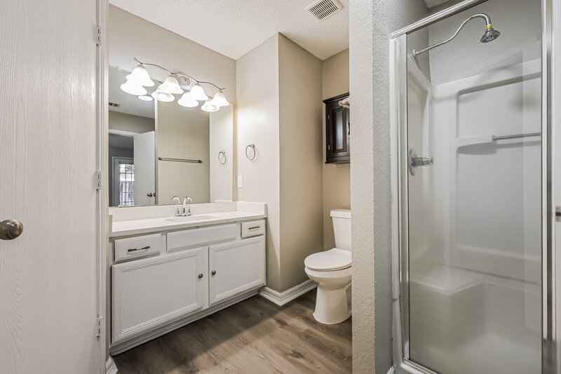 2,060/Mo, 621 Hollyberry Dr Mansfield, TX 76063 Main Bathroom View
