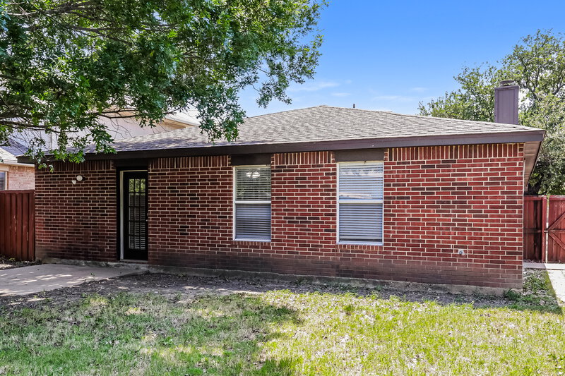 2,060/Mo, 621 Hollyberry Dr Mansfield, TX 76063 Rear View