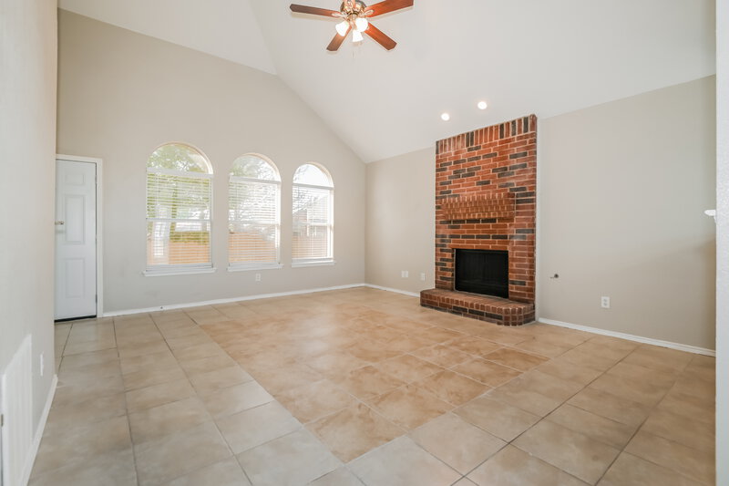 2,585/Mo, 907 Steadman Dr Cedar Hill, TX 75104 Living Room View 2