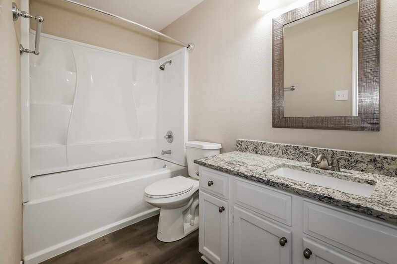 2,585/Mo, 907 Steadman Dr Cedar Hill, TX 75104 Bathroom View