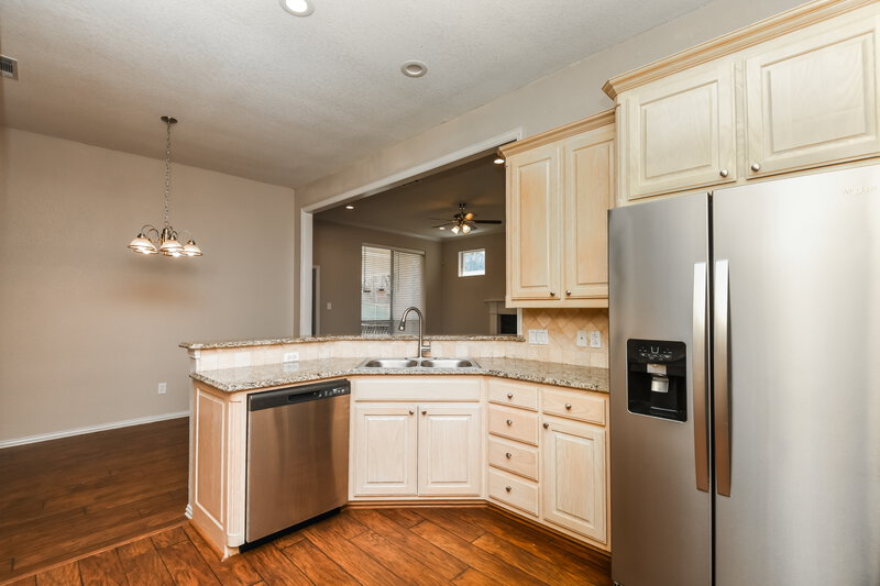 2,470/Mo, 4115 Crossgate Ct Arlington, TX 76016 Kitchen View 2