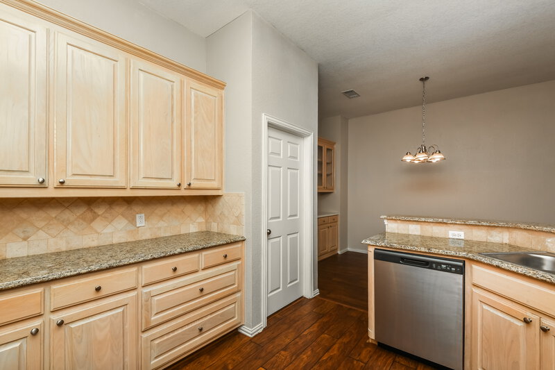 2,470/Mo, 4115 Crossgate Ct Arlington, TX 76016 Kitchen View 3