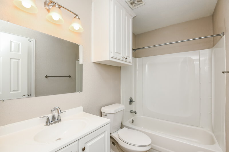 2,470/Mo, 4115 Crossgate Ct Arlington, TX 76016 Bathroom View