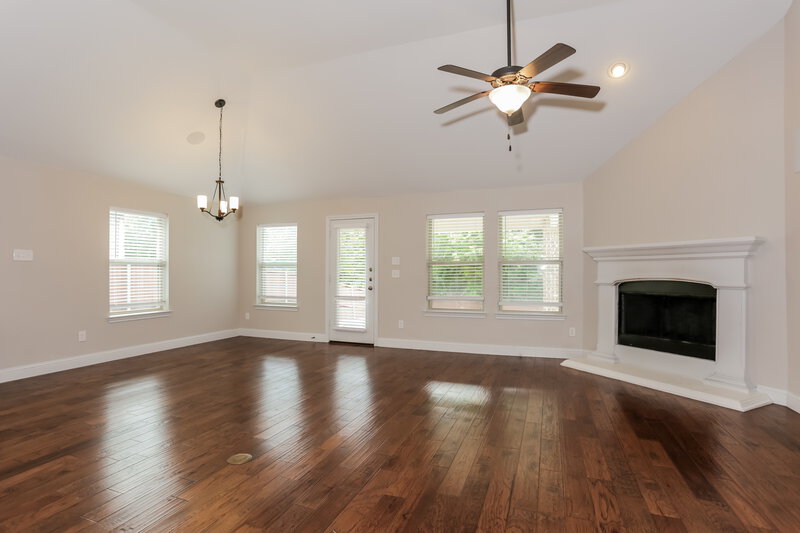 2,720/Mo, 417 Bentley Dr Midlothian, TX 76065 Living Room View 2