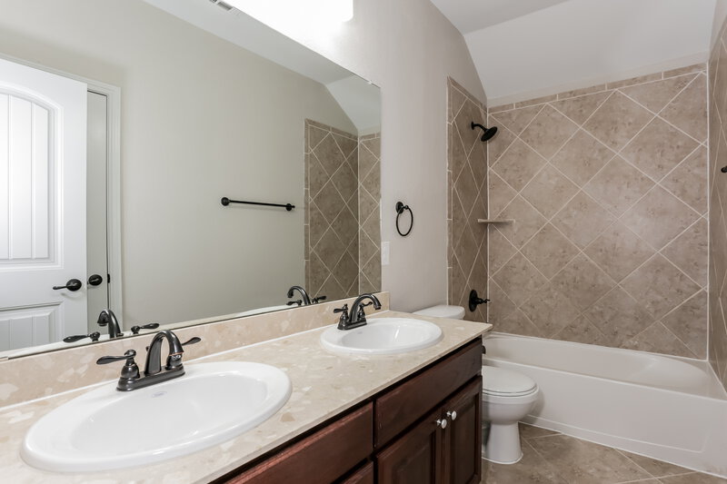 2,720/Mo, 417 Bentley Dr Midlothian, TX 76065 Bathroom View