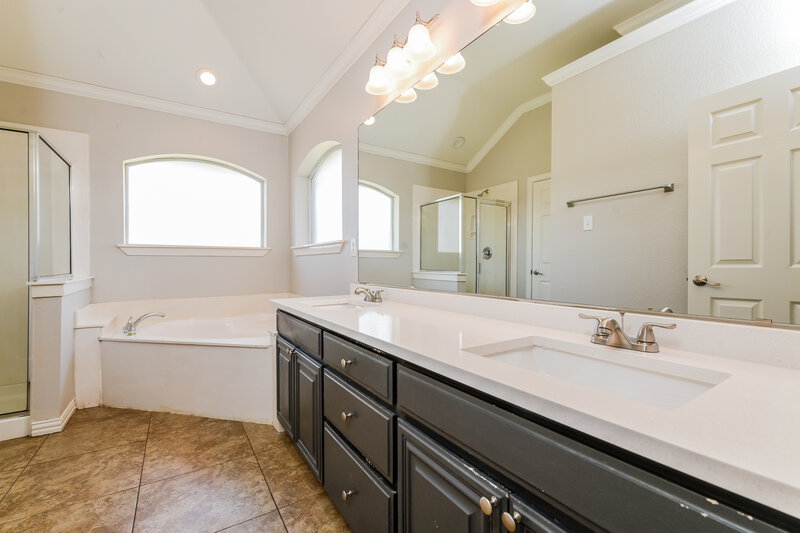 2,610/Mo, 4845 Bridle Path Way Fort Worth, TX 76244 Main Bathroom View