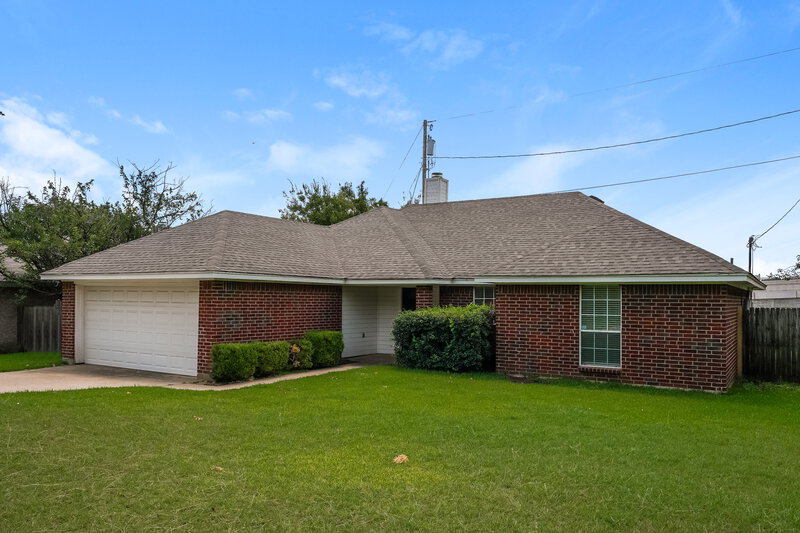 2,250/Mo, 6202 High Country Trl Arlington, TX 76016 Front View