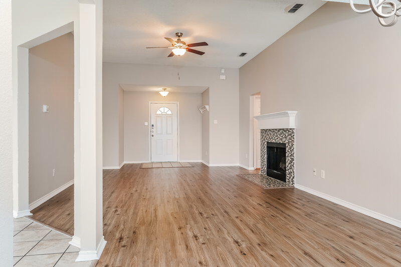 2,250/Mo, 6202 High Country Trl Arlington, TX 76016 Living Room View