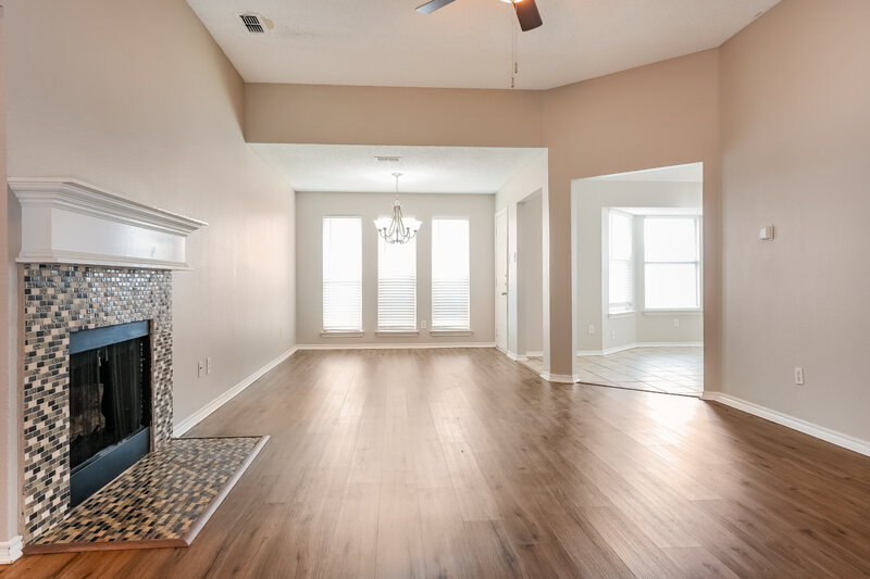 2,250/Mo, 6202 High Country Trl Arlington, TX 76016 Dining Room View