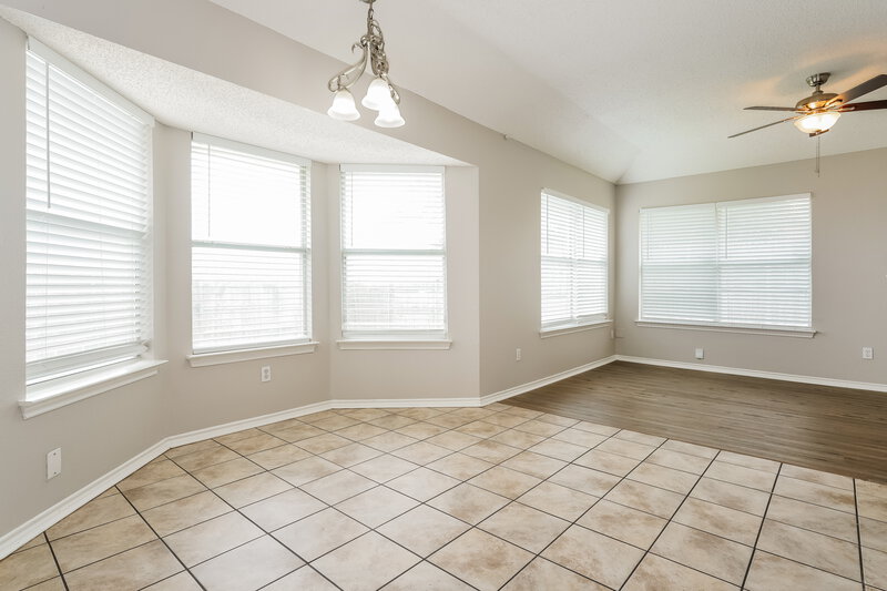 2,250/Mo, 6202 High Country Trl Arlington, TX 76016 Breakfast Nook View