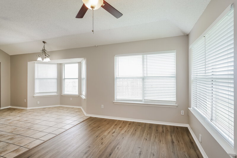 2,250/Mo, 6202 High Country Trl Arlington, TX 76016 Family Room View