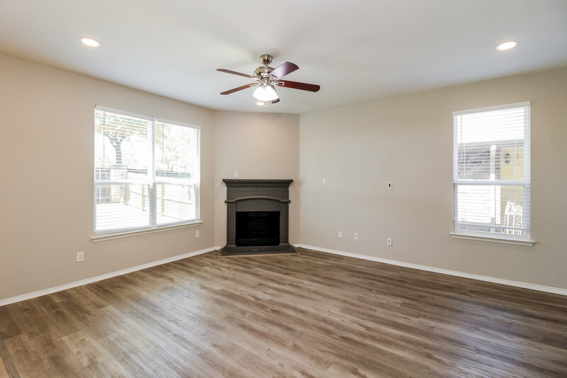2,520/Mo, 10441 Rising Knoll Ln Fort Worth, TX 76131 Living Room View