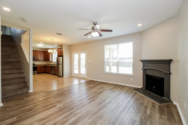 2,520/Mo, 10441 Rising Knoll Ln Fort Worth, TX 76131 Living Room View 2