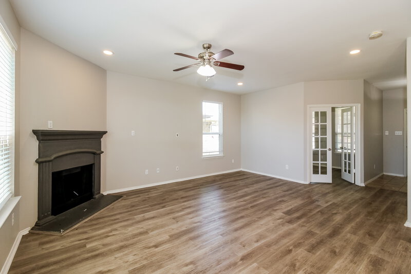 2,520/Mo, 10441 Rising Knoll Ln Fort Worth, TX 76131 Living Room View 3