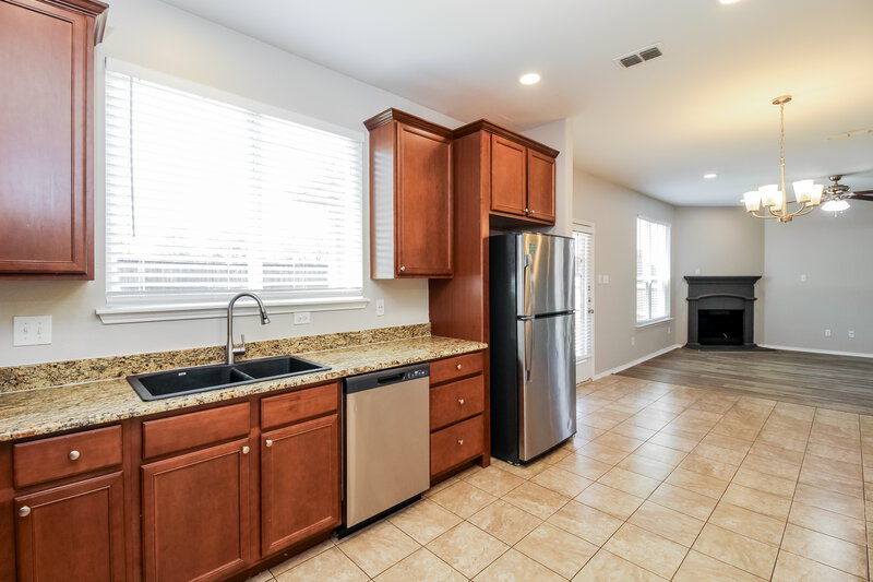 2,520/Mo, 10441 Rising Knoll Ln Fort Worth, TX 76131 Kitchen View 2