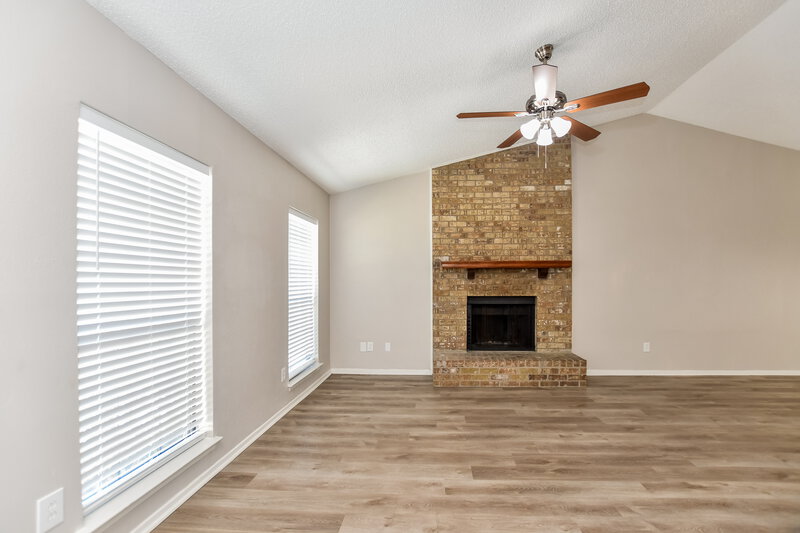 2,080/Mo, 122 Southerland Ave Mesquite, TX 75150 Living Room View