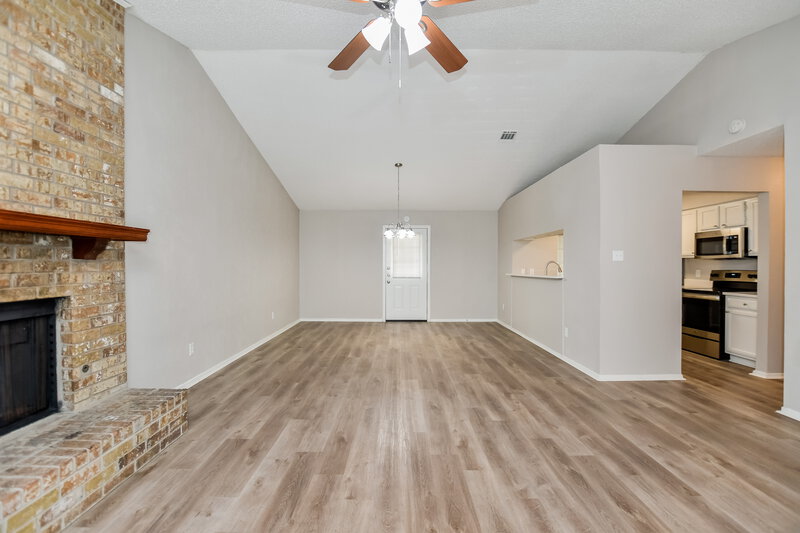 2,080/Mo, 122 Southerland Ave Mesquite, TX 75150 Living Room View 2