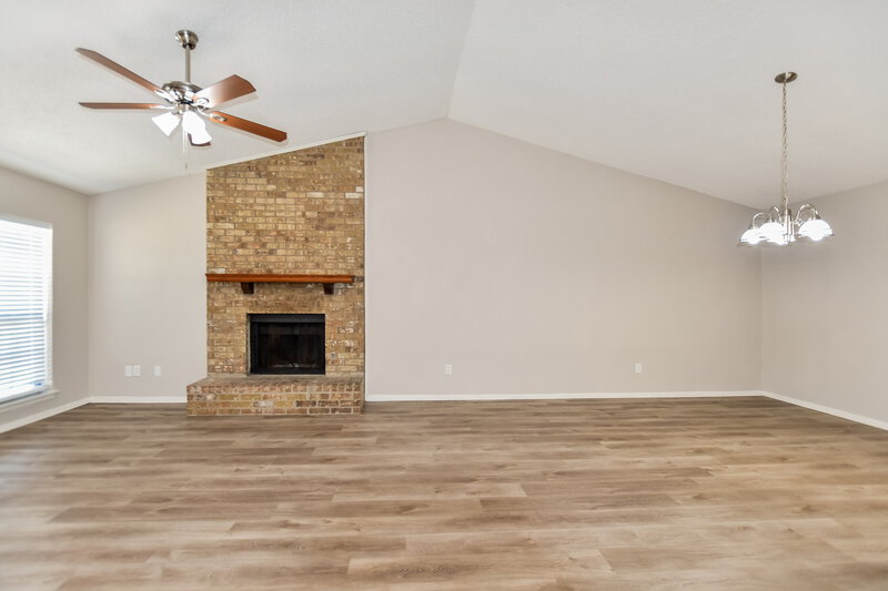 2,080/Mo, 122 Southerland Ave Mesquite, TX 75150 Living Room View 4
