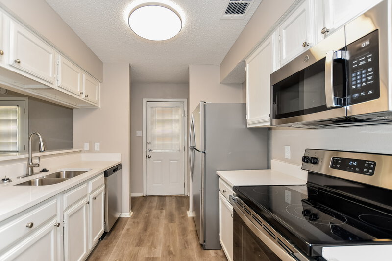 2,080/Mo, 122 Southerland Ave Mesquite, TX 75150 Kitchen View