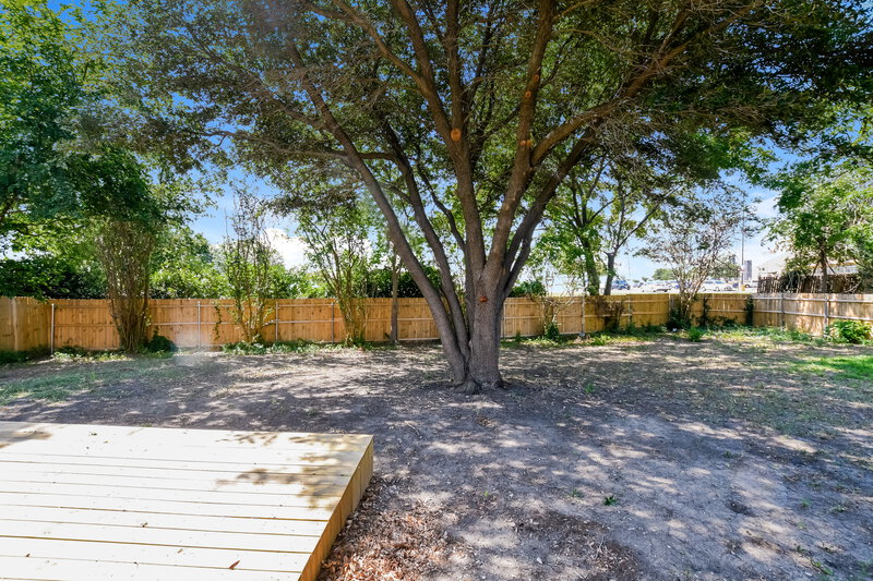 2,080/Mo, 122 Southerland Ave Mesquite, TX 75150 Exterior View