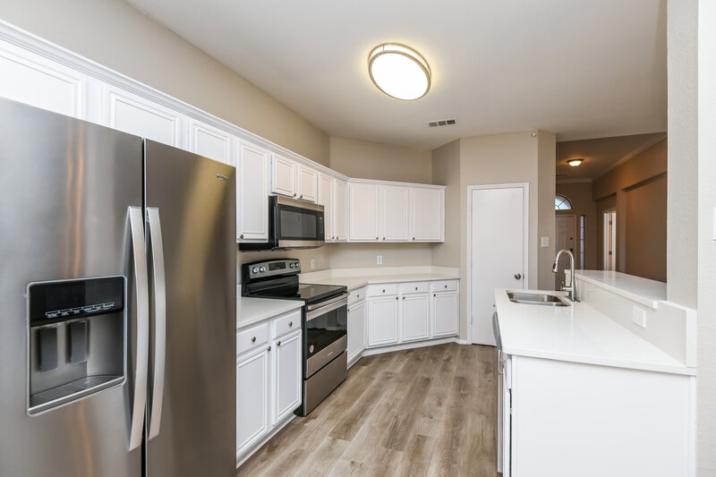2,575/Mo, 1706 Country Crest Ln Mansfield, TX 76063 Kitchen View 2