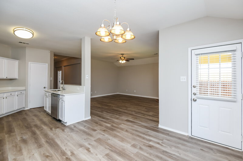2,575/Mo, 1706 Country Crest Ln Mansfield, TX 76063 Kitchen View 3