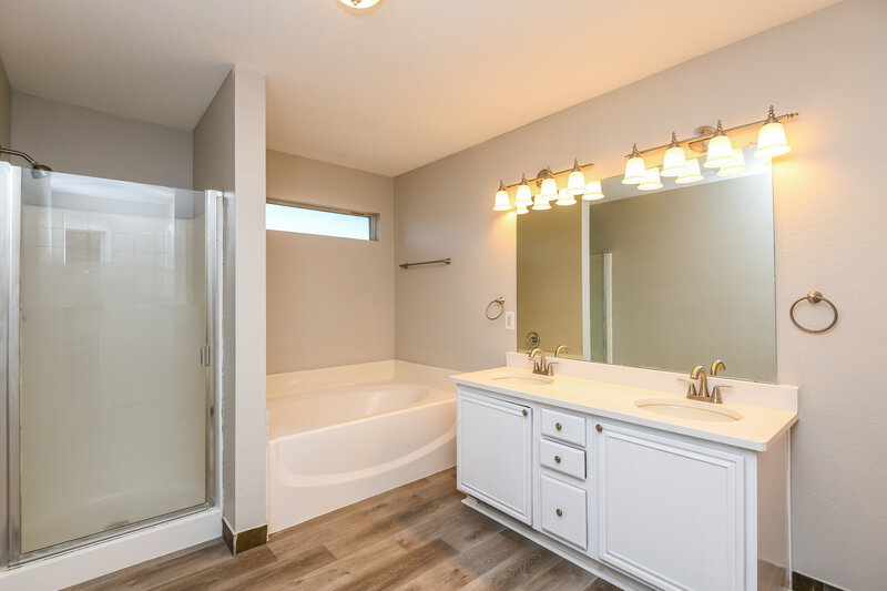 2,575/Mo, 1706 Country Crest Ln Mansfield, TX 76063 Main Bathroom View