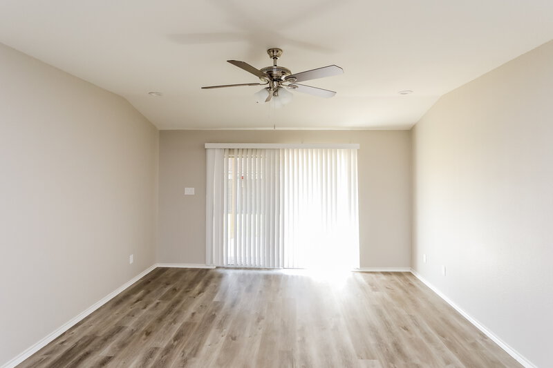 2,330/Mo, 712 Jennie Marie Cir Ferris, TX 75125 Living Room View