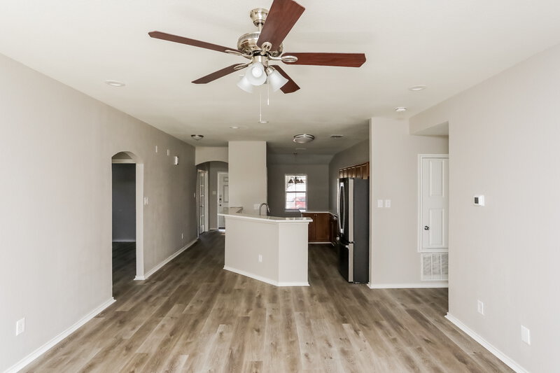 2,330/Mo, 712 Jennie Marie Cir Ferris, TX 75125 Living Room View 2