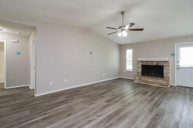 2,180/Mo, 609 Dayton Rd Mansfield, TX 76063 Living Room View 2