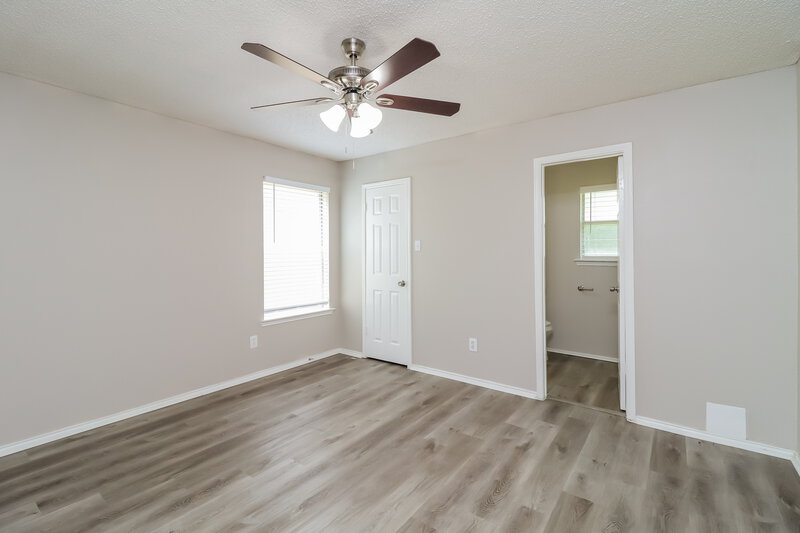 2,180/Mo, 609 Dayton Rd Mansfield, TX 76063 Main Bedroom View 2