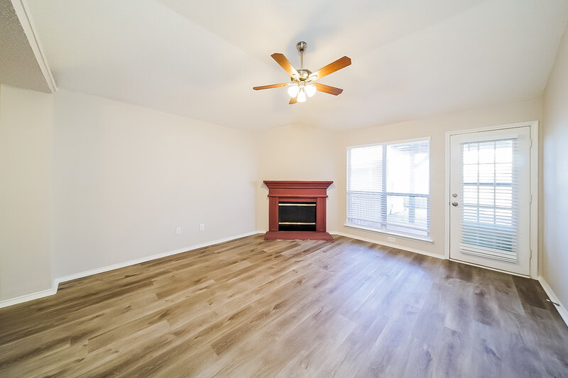 2,180/Mo, 2401 Yorba Linda Dr Fort Worth, TX 76108 Living Room View