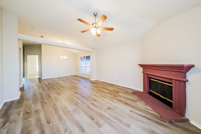 2,180/Mo, 2401 Yorba Linda Dr Fort Worth, TX 76108 Living Room View 2