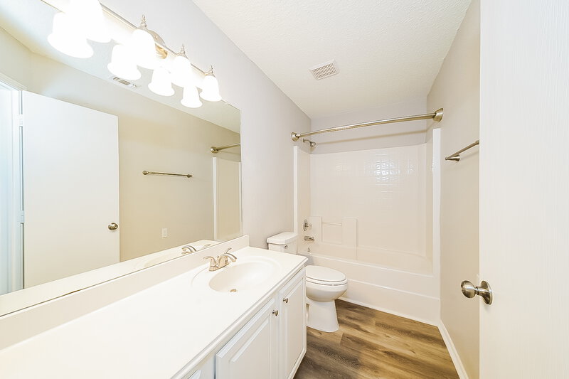 2,180/Mo, 2401 Yorba Linda Dr Fort Worth, TX 76108 Bathroom View