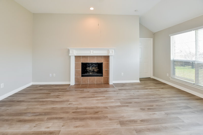 2,500/Mo, 107 Painted Trl Forney, TX 75126 Family Room View 2