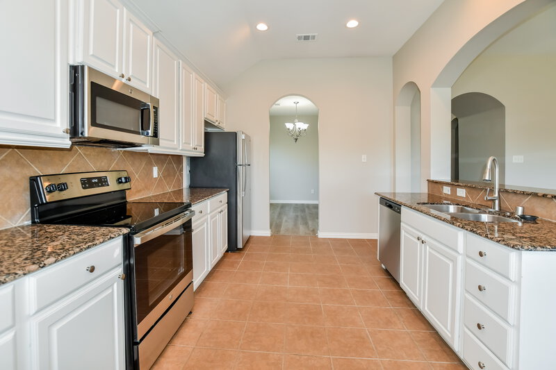 2,500/Mo, 107 Painted Trl Forney, TX 75126 Kitchen View