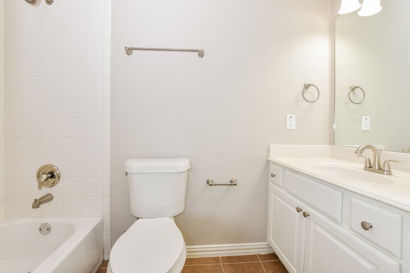 2,500/Mo, 107 Painted Trl Forney, TX 75126 Bathroom View