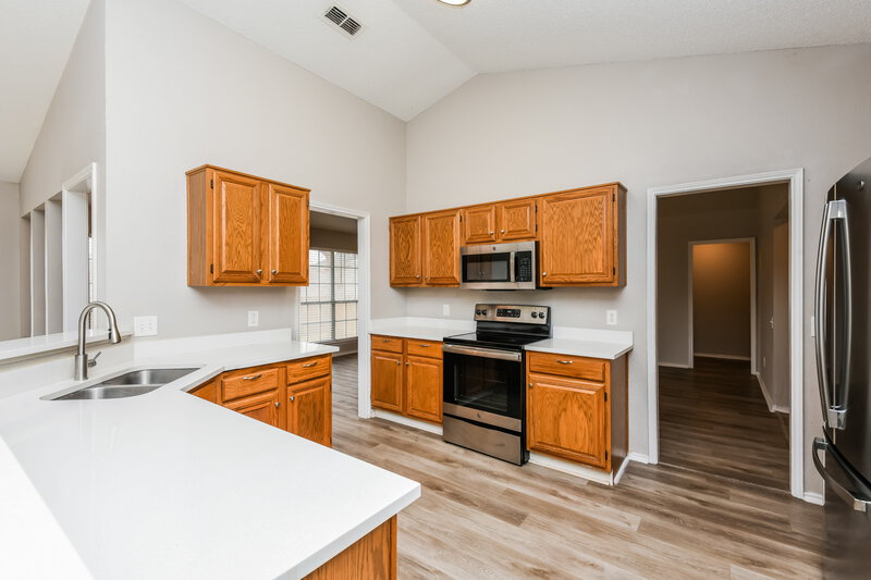 2,285/Mo, 6202 Pennsylvania Ave Arlington, TX 76017 Kitchen View 2