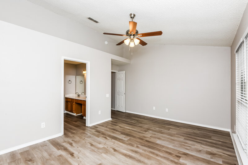 2,285/Mo, 6202 Pennsylvania Ave Arlington, TX 76017 Main Bedroom View