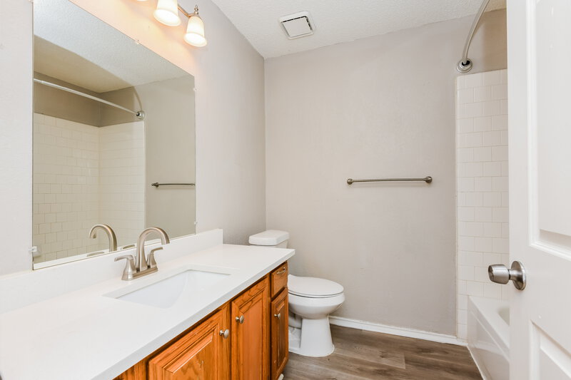 2,285/Mo, 6202 Pennsylvania Ave Arlington, TX 76017 Bathroom View