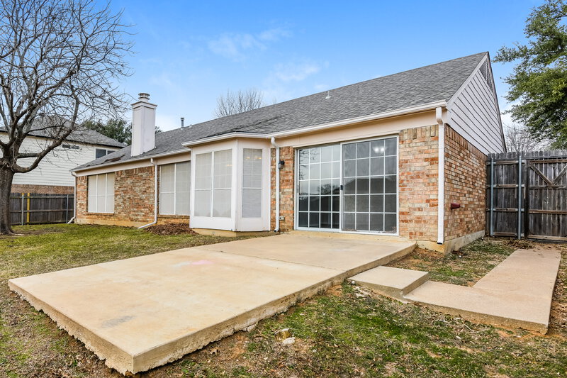 2,285/Mo, 6202 Pennsylvania Ave Arlington, TX 76017 Rear View