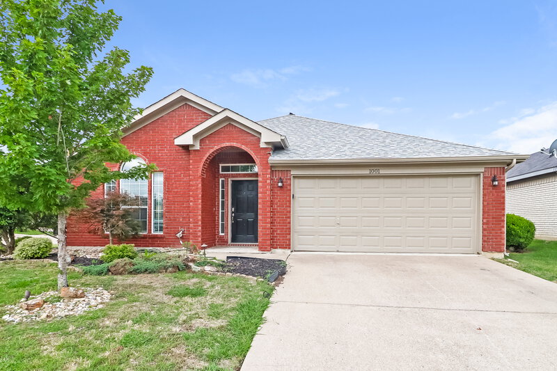 2,290/Mo, 1001 Caleb St Burleson, TX 76028 External View