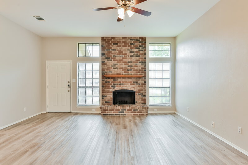2,285/Mo, 1616 Cayman Cir Plano, TX 75025 Living Room View 2