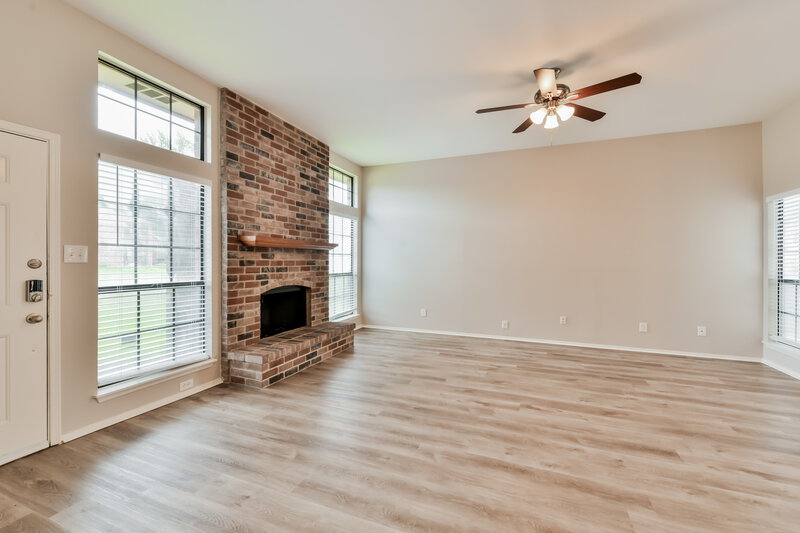 2,285/Mo, 1616 Cayman Cir Plano, TX 75025 Living Room View 4