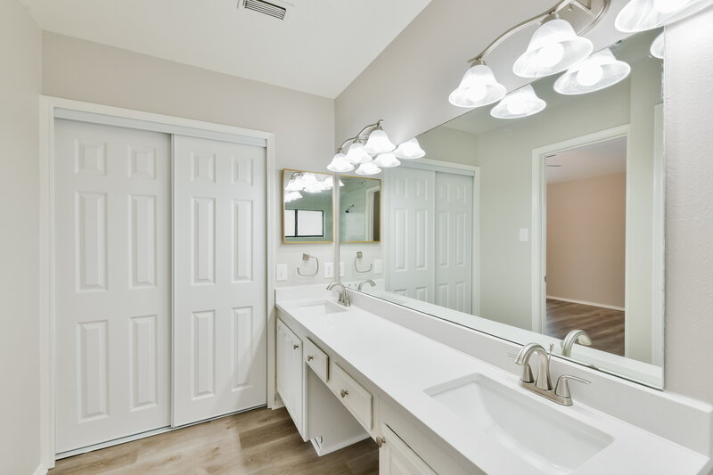 2,285/Mo, 1616 Cayman Cir Plano, TX 75025 Main Bathroom View