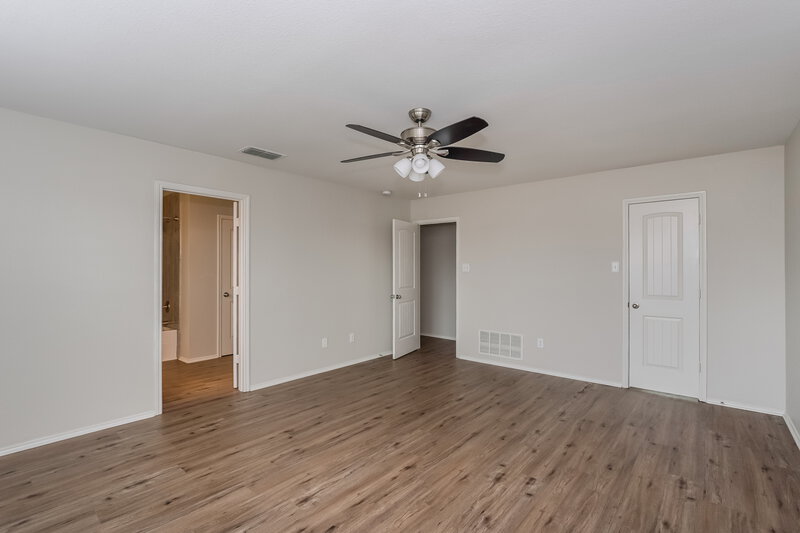 2,350/Mo, 4920 Wild Oats Dr Fort Worth, TX 76179 Main Bedroom View 2