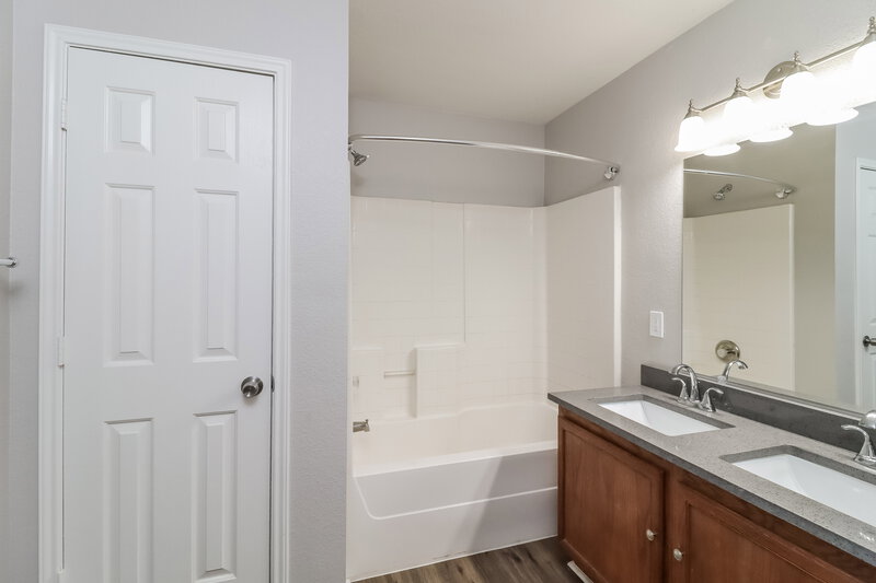2,520/Mo, 3917 Foxhound Ln Fort Worth, TX 76123 Main Bathroom View
