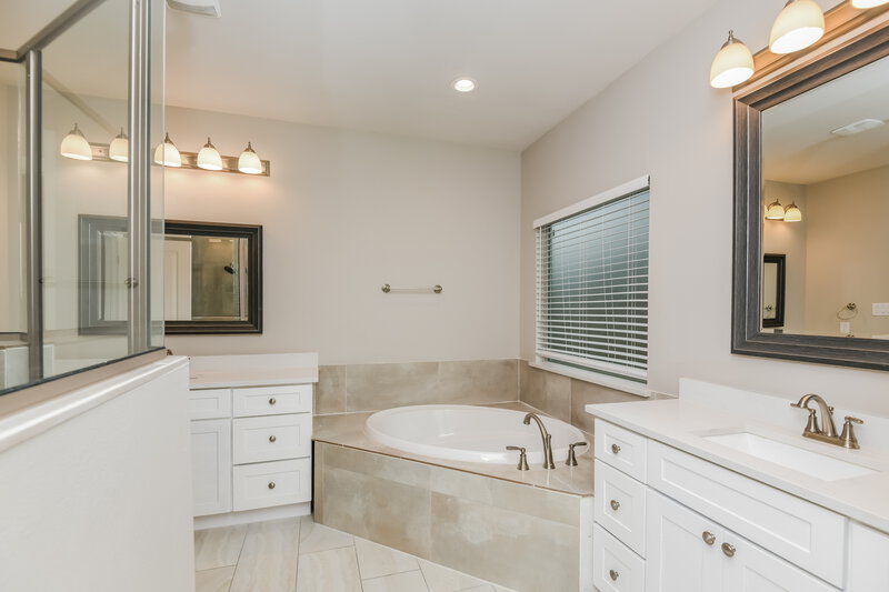 2,290/Mo, 2313 Sundrop Ct Fort Worth, TX 76108 Main Bathroom View