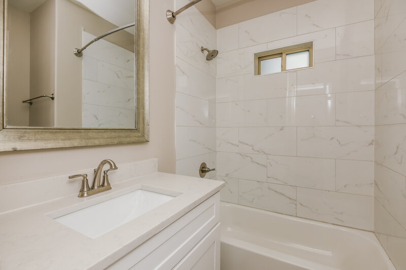 2,290/Mo, 2313 Sundrop Ct Fort Worth, TX 76108 Bathroom View